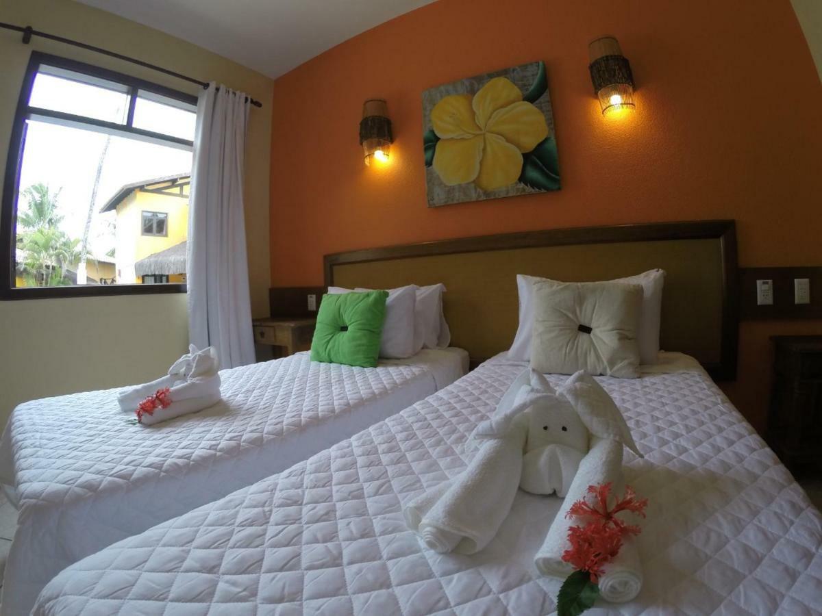 Quarto com Cama de Casal ou 2 de Solteiro e Vista da Piscina